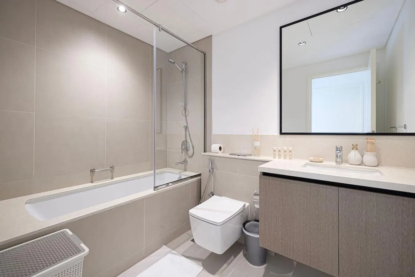 Apartament Modern Comfort - Views In Prime Downtown - 2Br 6 Guests Dubaj
