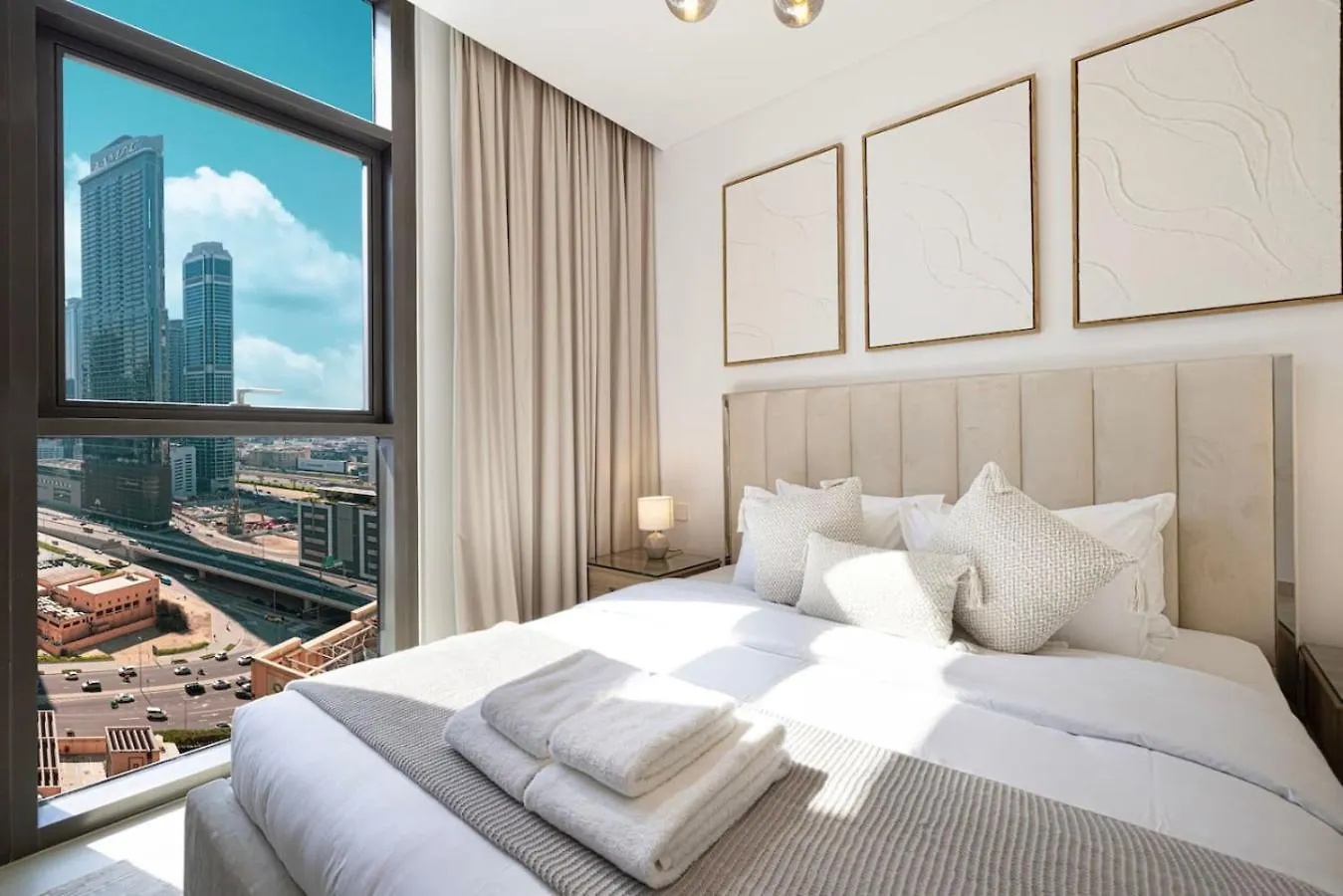 Modern Comfort - Views In Prime Downtown - 2Br 6 Guests Dubaj