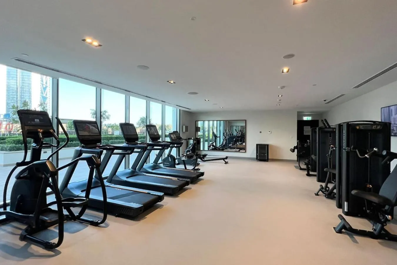 Modern Comfort - Views In Prime Downtown - 2Br 6 Guests Dubai
