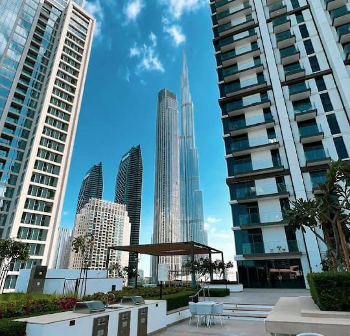 Modern Comfort - Views In Prime Downtown - 2Br 6 Guests Dubai